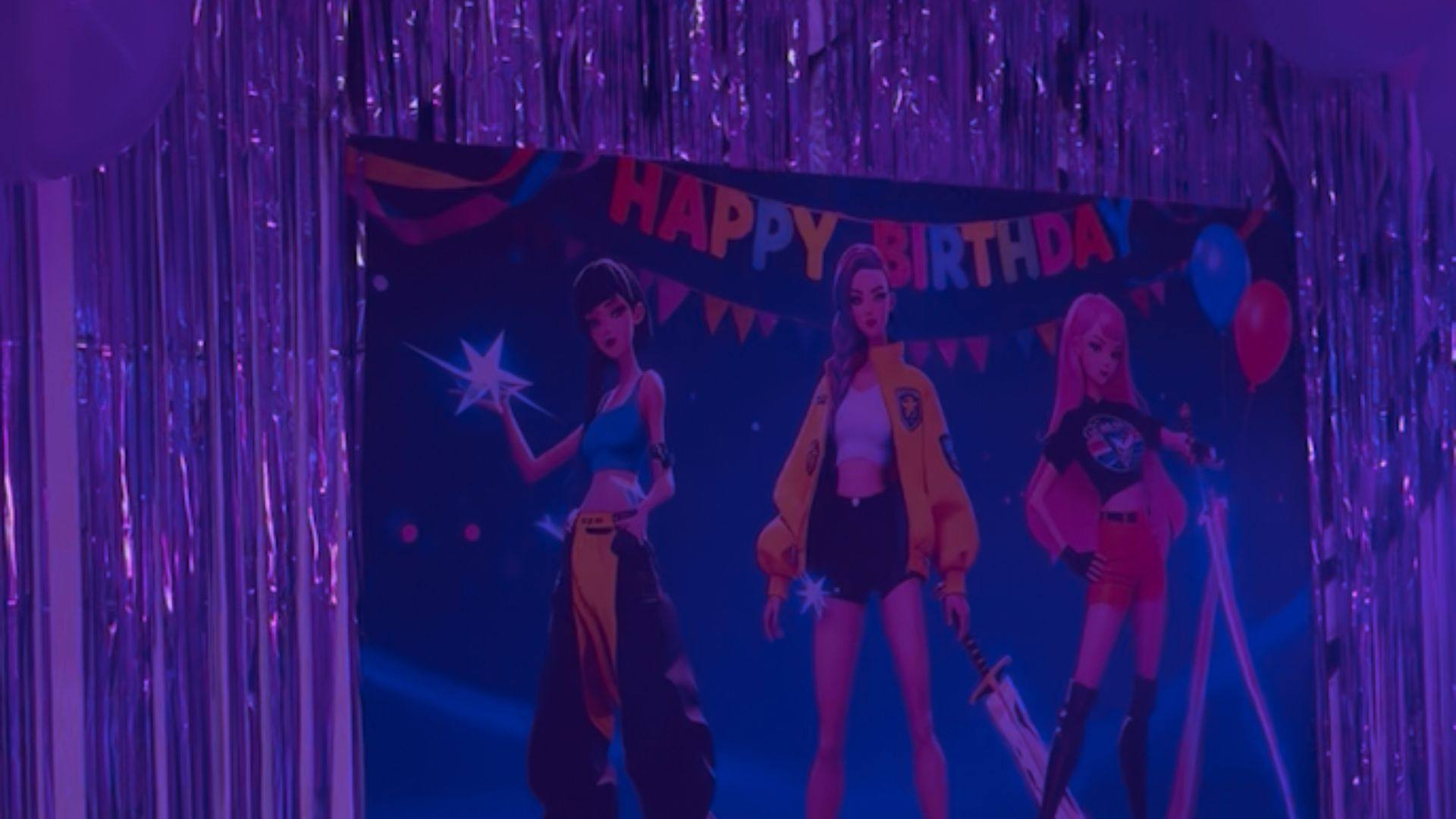 Photocall «Happy Birthday» con cortina plateada
